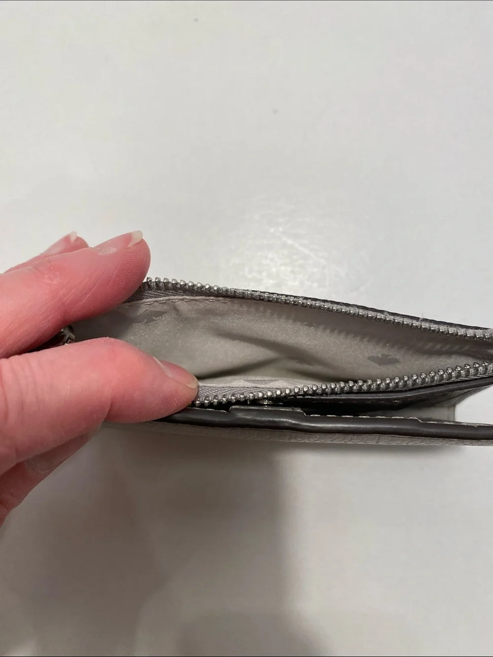 kate spade New York pebble leather card holder NWOT. Gray
